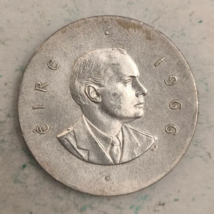 Obverse : Ireland 10 shillings 1966