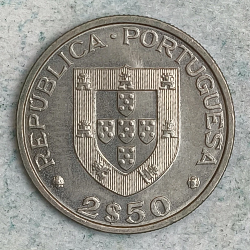 Obverse : Portugal 2.5 escudos 1983 - World Food Day (FAO)