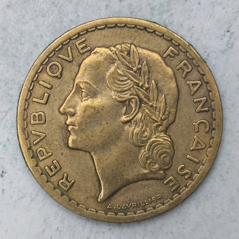 Obverse : France 5 francs 1945 - April - bronze-aluminium