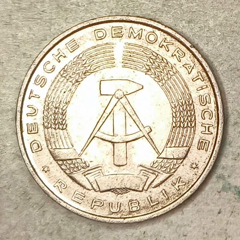 Obverse : Allemagne (RDA) 10 pfennig 1967 A