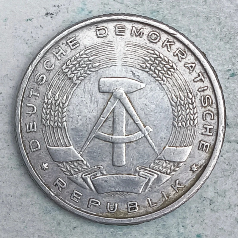 Obverse : Allemagne (RDA) 2 MARK 1957 A