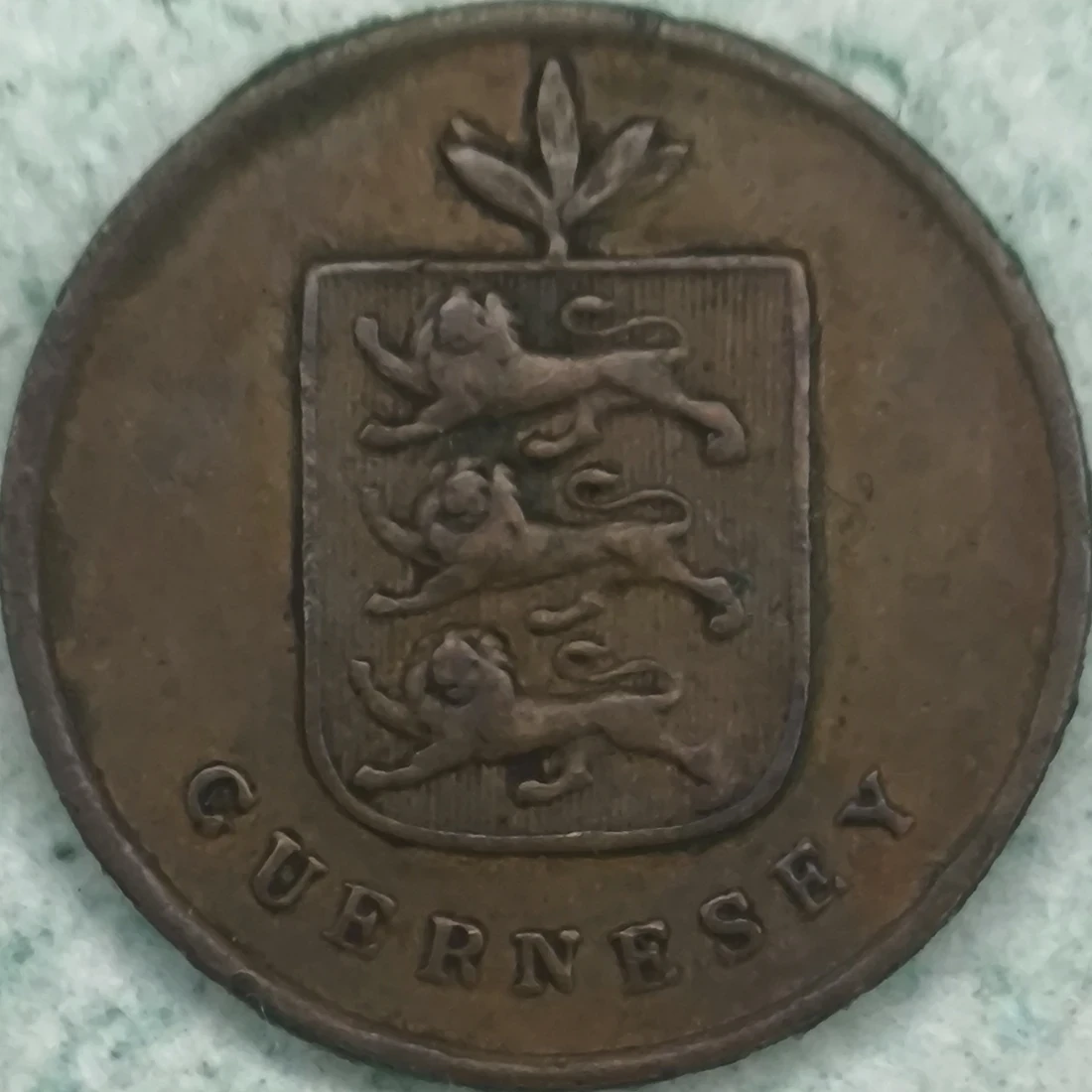 Avers : Guernesey 1 double 1830 - Armoiries