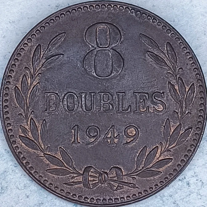 Revers : Guernesey 8 doubles 1949 - Armoiries dans une couronne